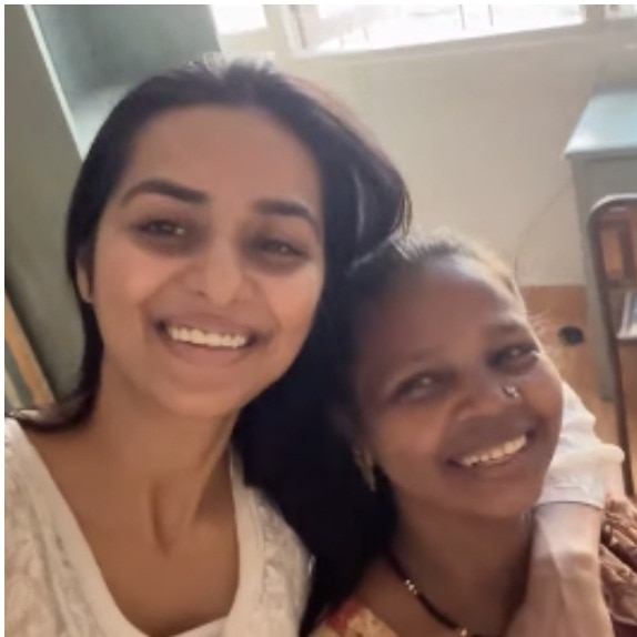 Mumbai woman surprises househelp with her favourite breakfast, her smile says it all