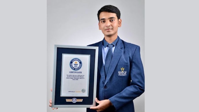 Nagpur teen Hiten Dharpure sets Guinness record with 39.25 mm robotic arm (Image: LinkedIn/@Hiten Dharpure)