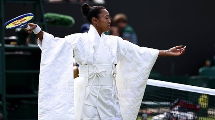 Naomi Osaka warms up ahead of her women's singles first round tennis match. (Photo: Getty Images) Naomi Osaka warms up ahead of her women's singles first round tennis match.