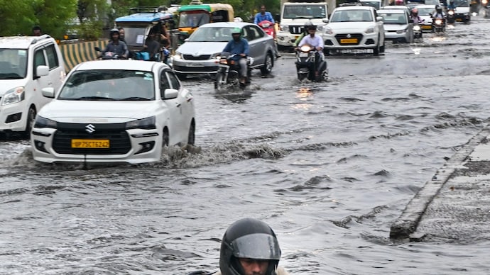 Noida rain PTI