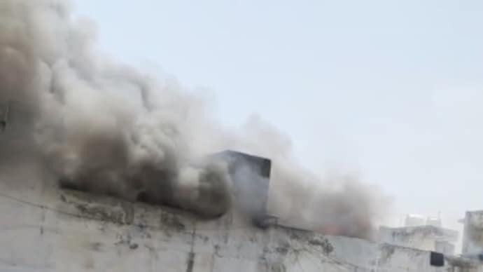 Noida sector 66 fire