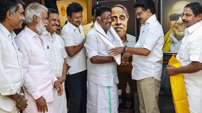 O Paneerselvam