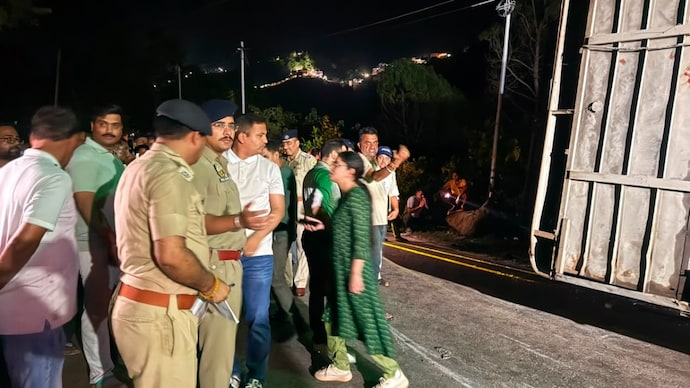 Pilgrim bus crash kills 2, injures 7 in Himachal Pradesh