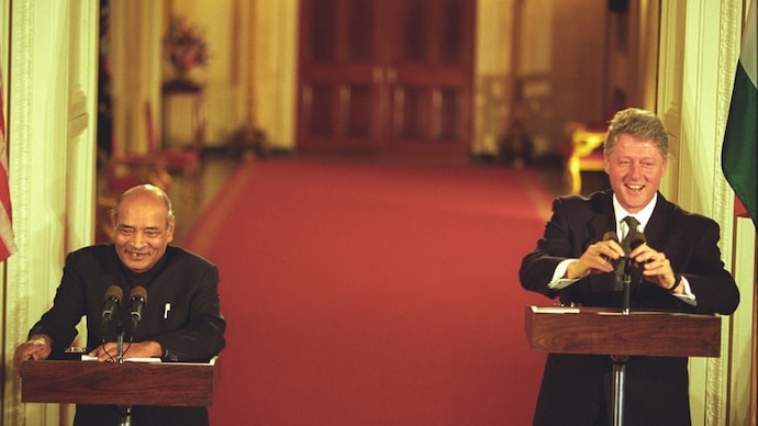 PM PV Narasimha Rao with President Bill Clinton at the White House on May 18, 1994. (Source: William J. Clinton Presidential Library)