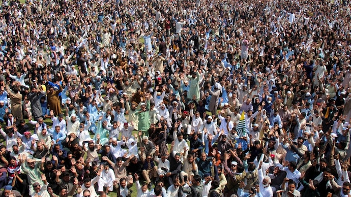 Violence and political tensions disrupted polling at multiple locations throughout the day. (Representative Image: Reuters) Violence and political tensions disrupted polling at multiple locations throughout the day.