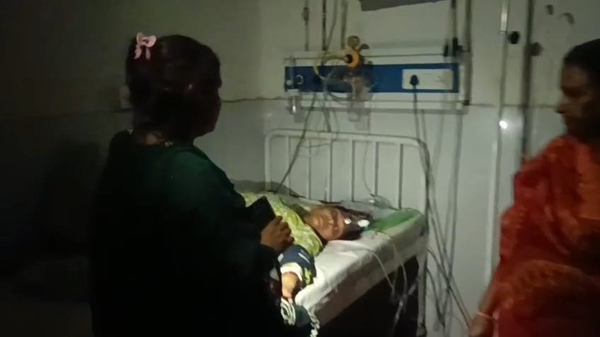 Munger hospital blackout forces doctors to treat patients by mobile flashlight