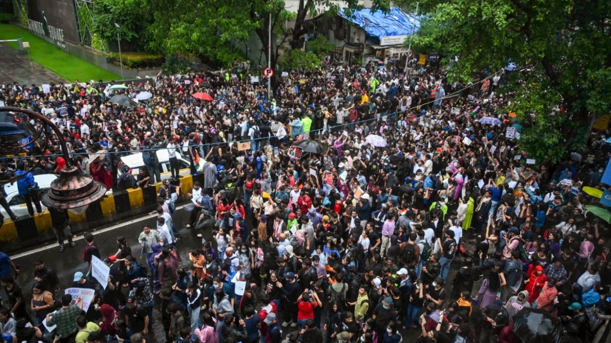 Roach wave sweeps India as student protests spread beyond Delhi