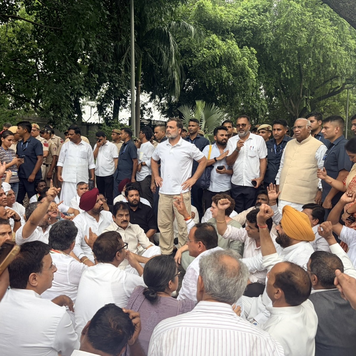 Rahul Gandhi leads Congress protest outside PM’s residence over CJP crackdown