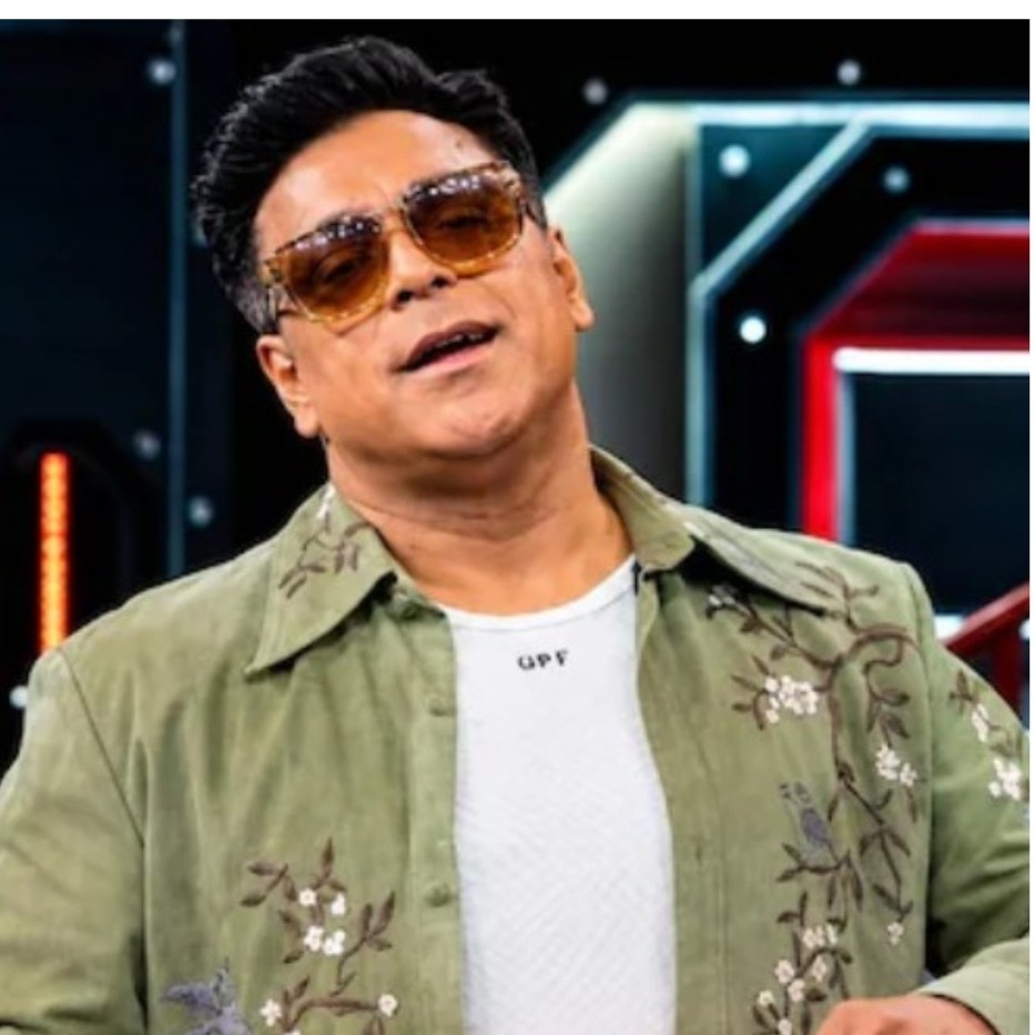 Ram Kapoor slammed for kissing co-contestant Varun 'Laila' Yadav in Lock Upp 2