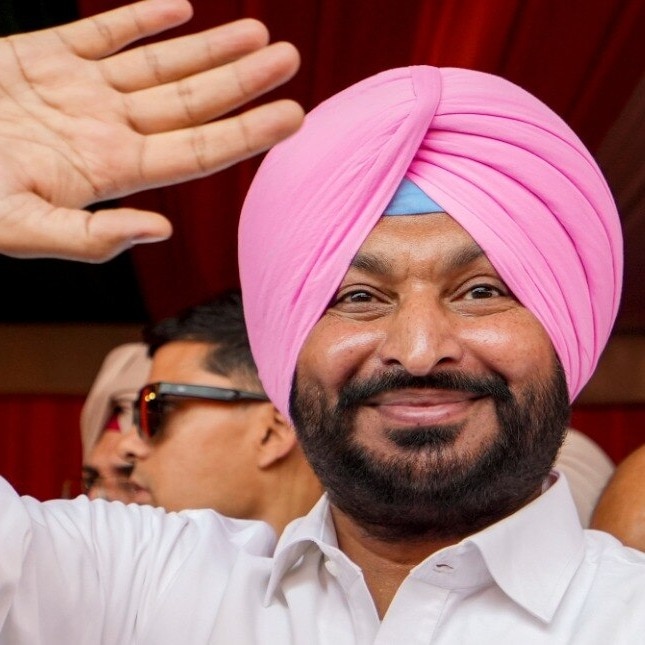 Union Minister of State for Railways Ravneet Singh Bittu resigns