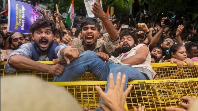 The Parliament march organised by the CJP witnessed violent clashes, prompting security personnel to lathi-charge protesters. (PTI) प्रदर्शनकारियों के अधिकार (source: PTI)