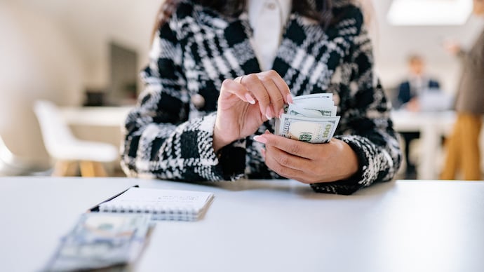 Rs 1 lakh salary debate: Is a six-figure monthly income becoming a comfort trap?