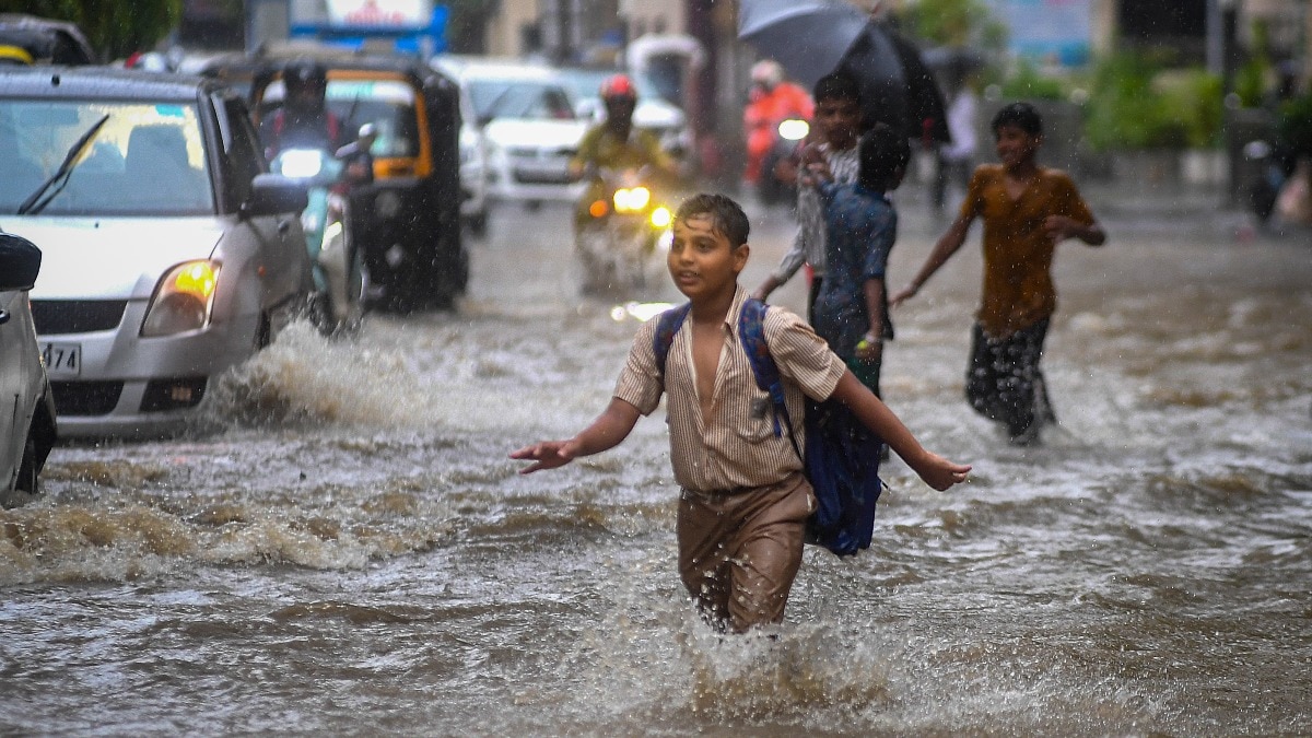 Heavy rain batters Mumbai, several roads waterlogged; rail traffic affected