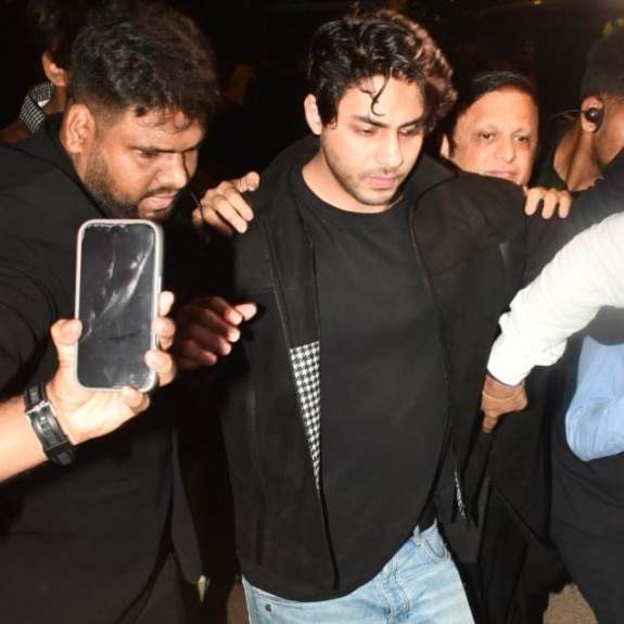 Aryan Khan mobbed outside Raghav Juyal's birthday party, fan falls amid chaos