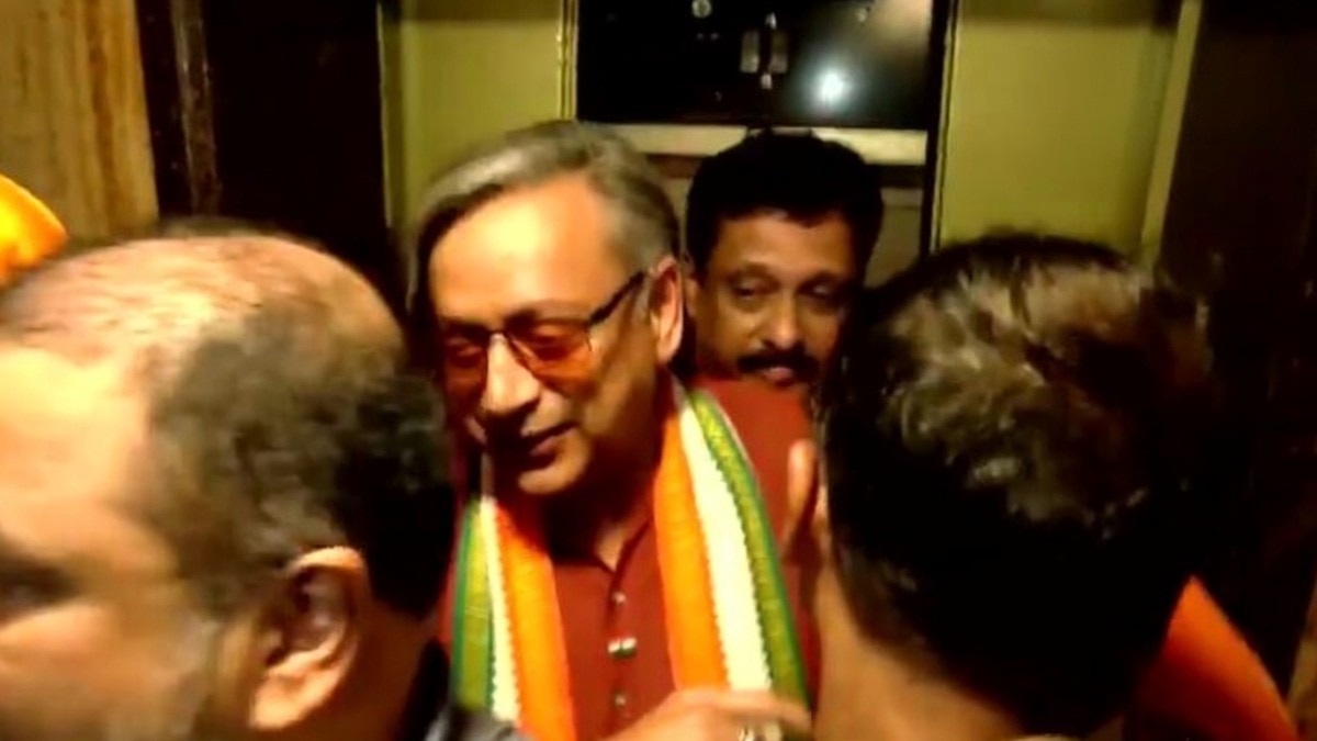 Shashi Tharoor rescued after being trapped in hotel lift