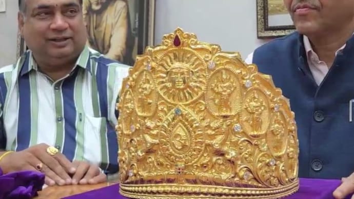 Shirdi Sai Baba gold crown