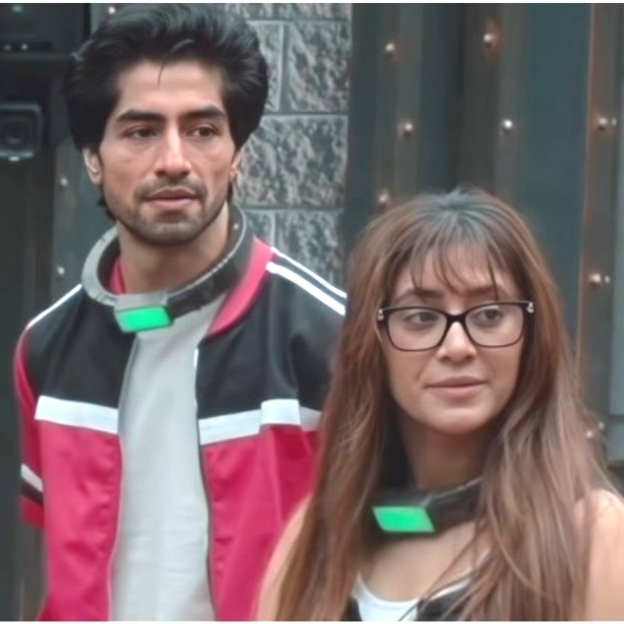 Shivangi Joshi sleeps on Harshad's bedsheet after his exit, Reddit calls it cringe