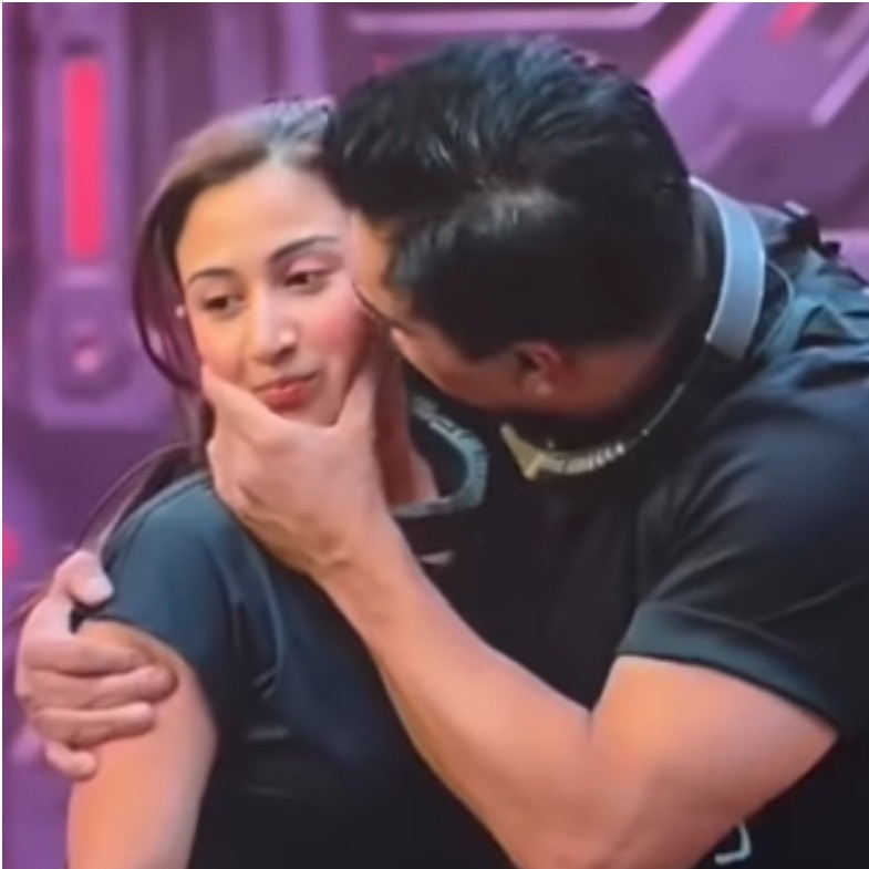 Shreya Kalra says Ram Kapoor crossed boundaries with kiss, made her uncomfortable