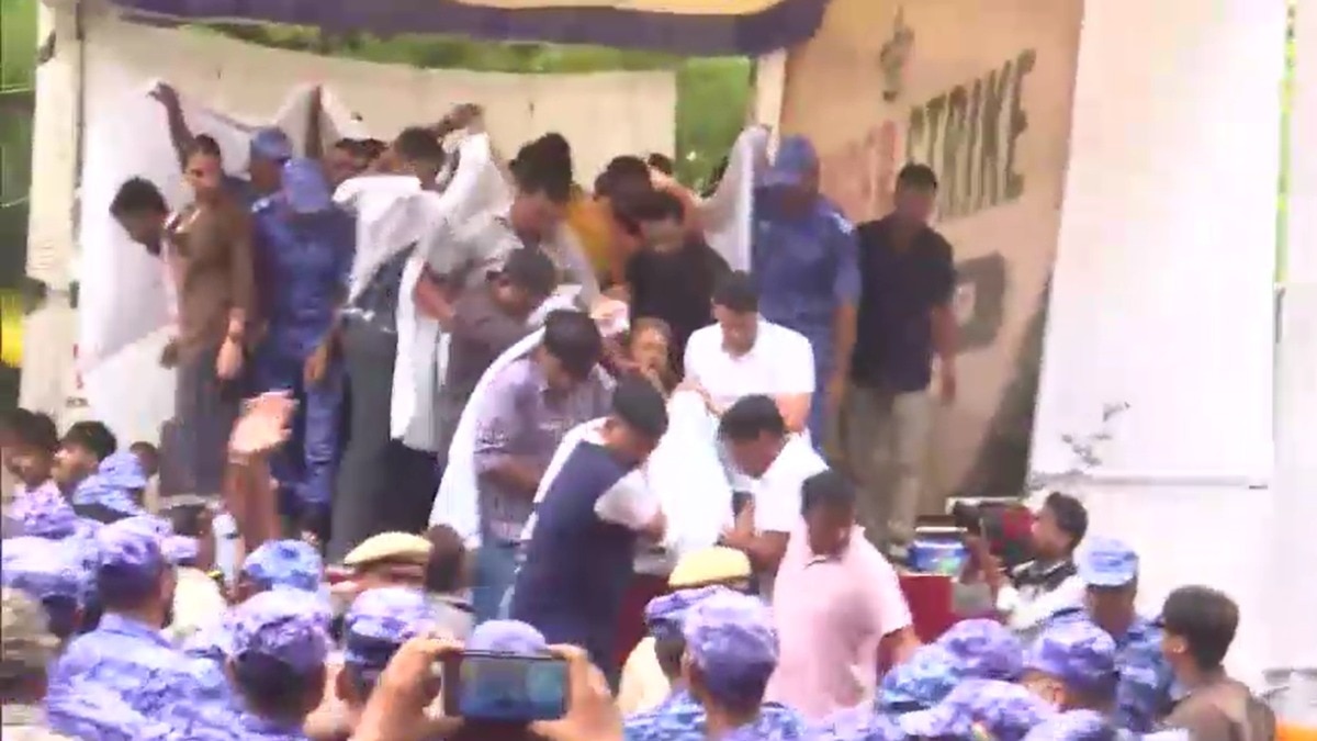 Sonam Wangchuk, on hunger strike for 20 days, taken to hospital by Delhi Police
