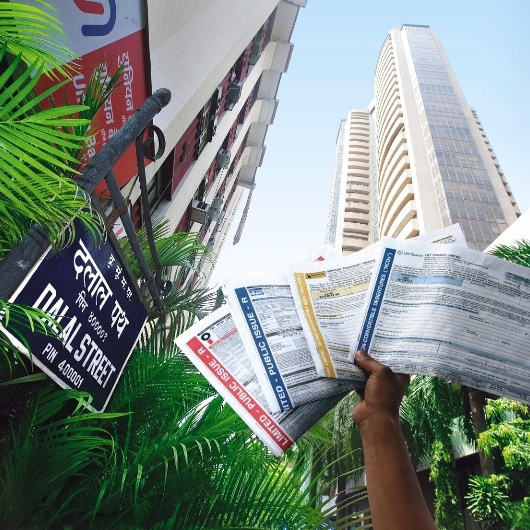 Sensex, Nifty start flat after Fed pause as IT stocks cushion the market