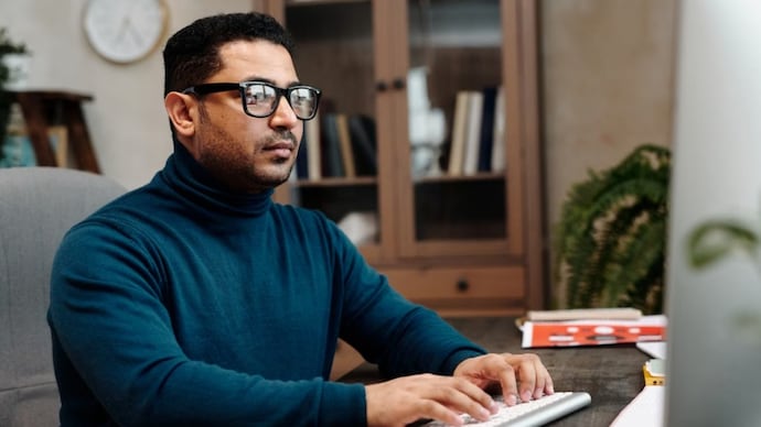 Techie’s lift conversation with his manager leaves internet with mixed feelings