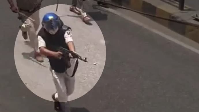 The Bihar police officer wh fired from an AK-47 at protesting students has been suspended.