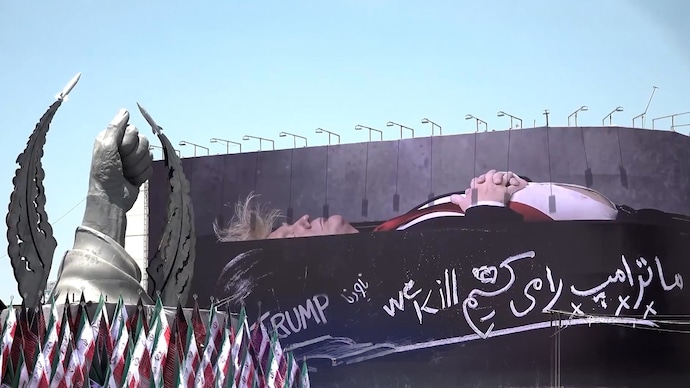 The billboard installed at Iran's Enghelab Square