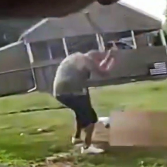 Video: US man beats father to death with bat before police shoot him dead