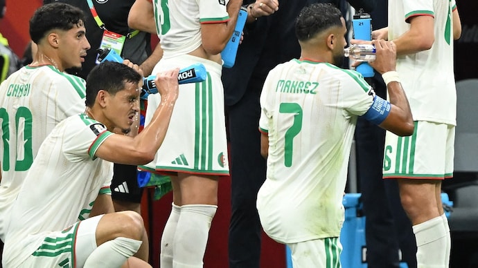 Algeria coach speaks players during a hydration break during a World Cup match. (Photo: Reuters) US heatwave is coming for World Cup knockout matches today. What to expect?