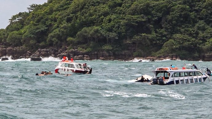 Vietnam boat capsize