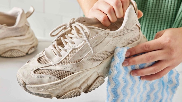 The monsoon can leave shoes damp, smelly and prone to bacterial and fungal growth. It is important to know that not all shoes can be machine washed in the washing machine.