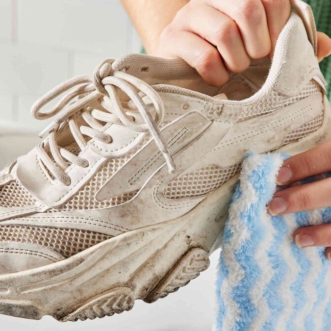 How to keep shoes odour-free during monsoon