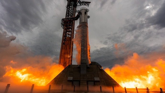 Watch: SpaceX fires 33 rocket engines together during latest Starship test