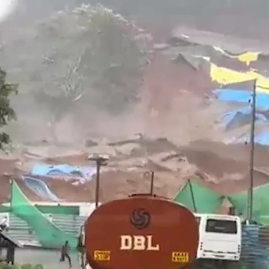 6 injured in major Wayanad landslide, minister calls it man-made disaster