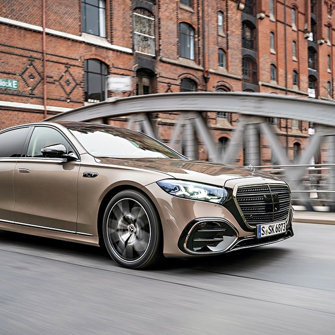 Where Elbe meets electric | Mercedes-Benz S 450e