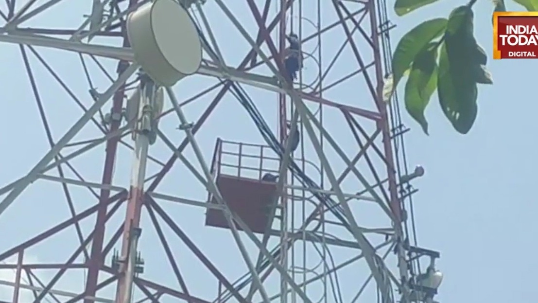 Woman climbs tower with 3 children in Gonda, demands reunion with former lover
