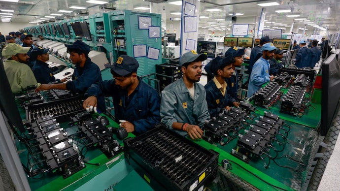 Workers stand along the assembly line at a Dixon Technologies facility in Noida, India, May 20, 2025. REUTERS/Priyanshu Singh/File Photo