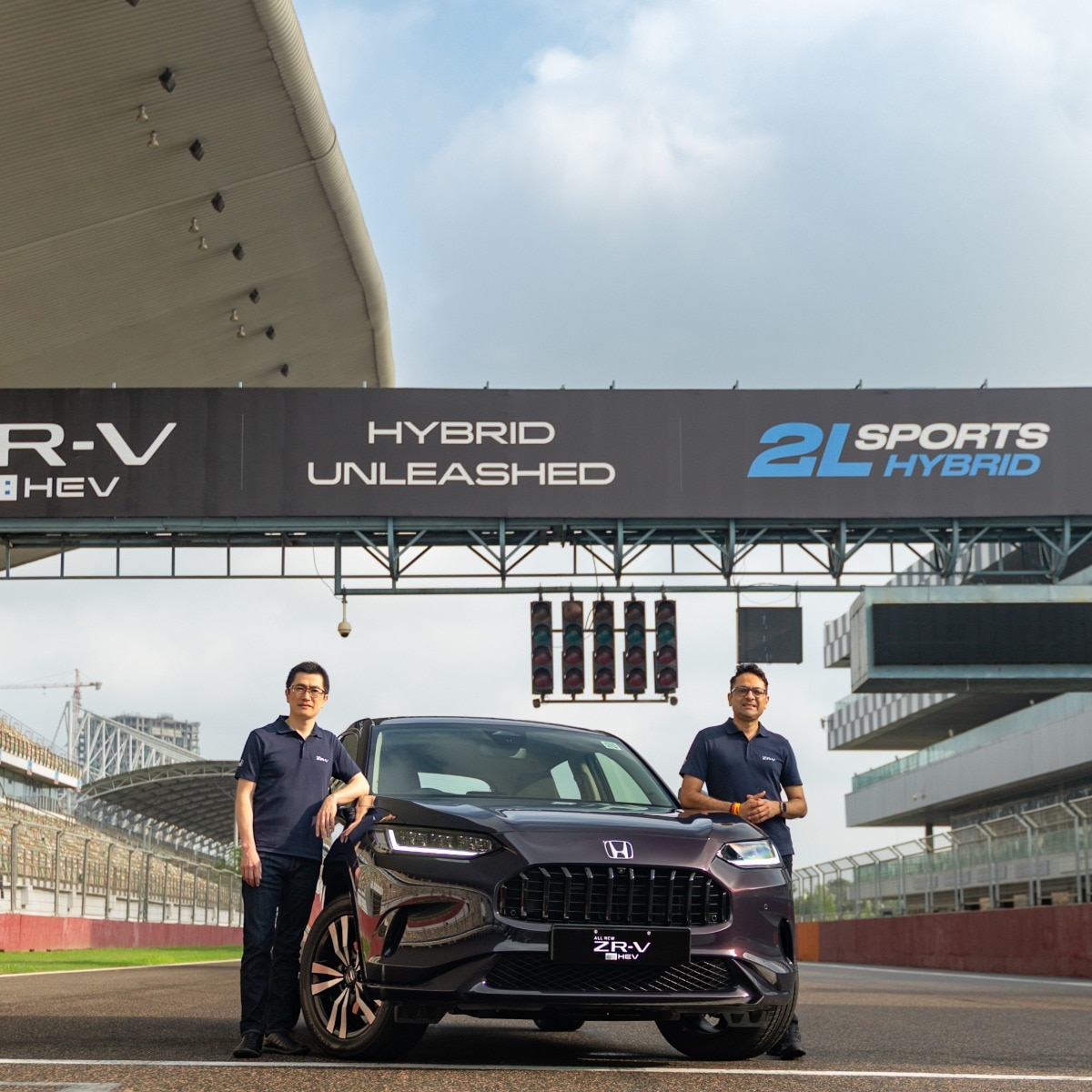Yujiro Sugino, Director, Marketing and Sales Mr Kunal Behl, Vice President, Marketing and Sales, Honda Cars India with the ZR-V.