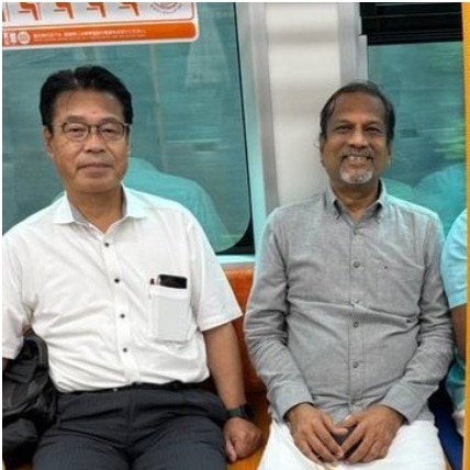 Zoho CEO Sridhar Vembu ran to catch a train in Japan. His veshti didn't stop him