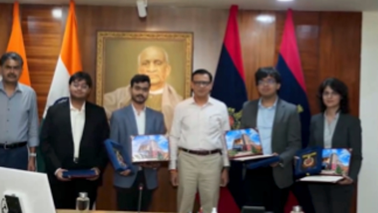Delhi Police honours 16 students for developing technology-based solutions