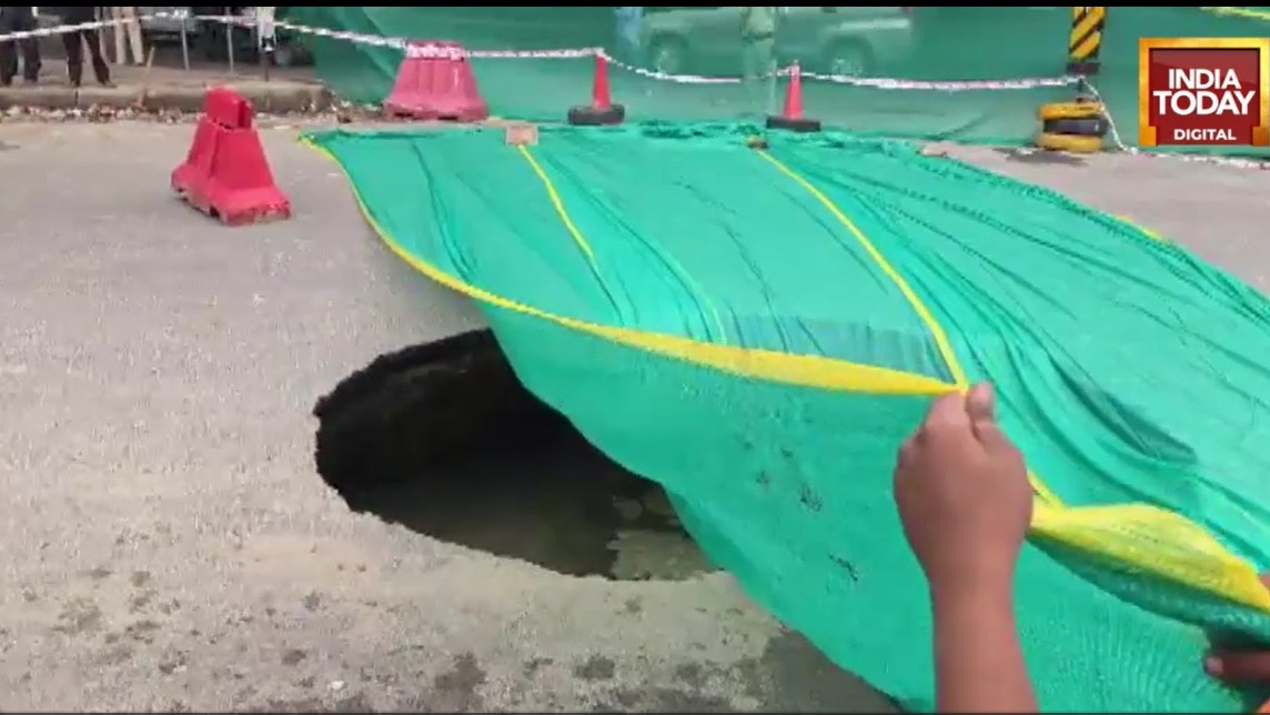 Massive Road Collapse at Gurugram's IFFCO Chowk; 25-Foot Crater Triggers Panic