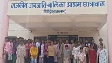 Worms in food, poor conditions: 50 hostel girls approach Collector in Rajasthan Worms in food, poor conditions: 50 hostel girls approach Collector in Rajasthan