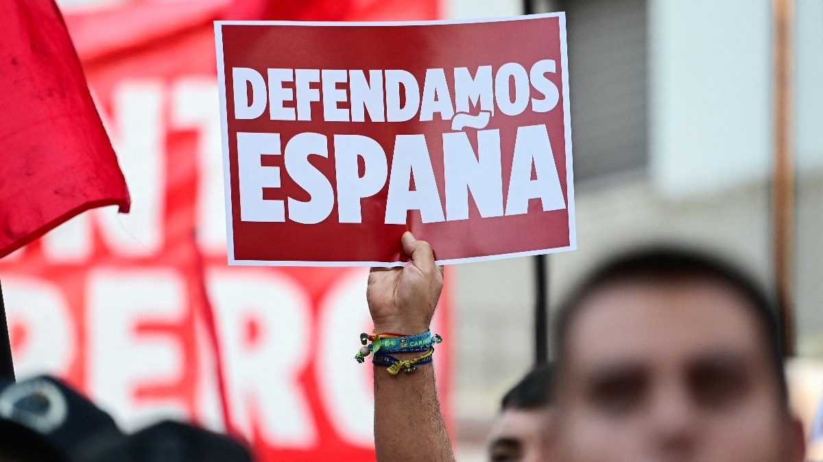 Spain imposes border checks on visitors from Italy in tit-for-tat move