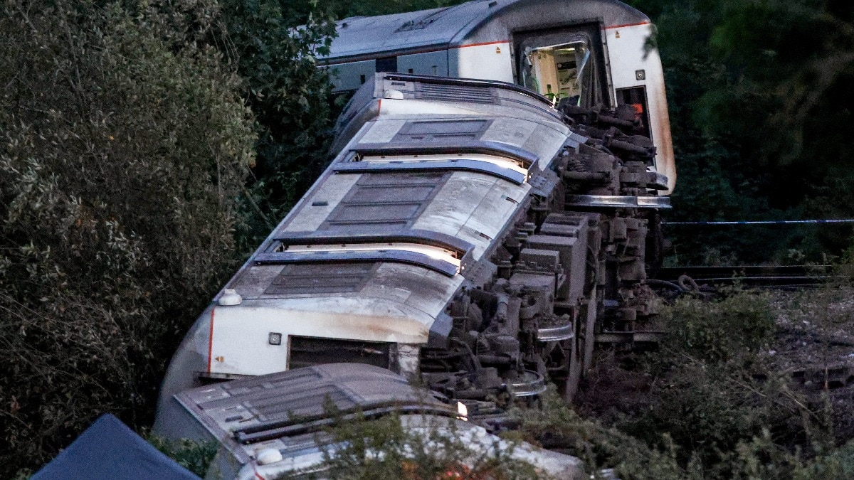 11 injured as train derails in England, all passengers evacuated