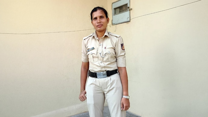 The woman constable asked the man to return later as there was no personnel at the station to file his complaint. bengaluru police station attack