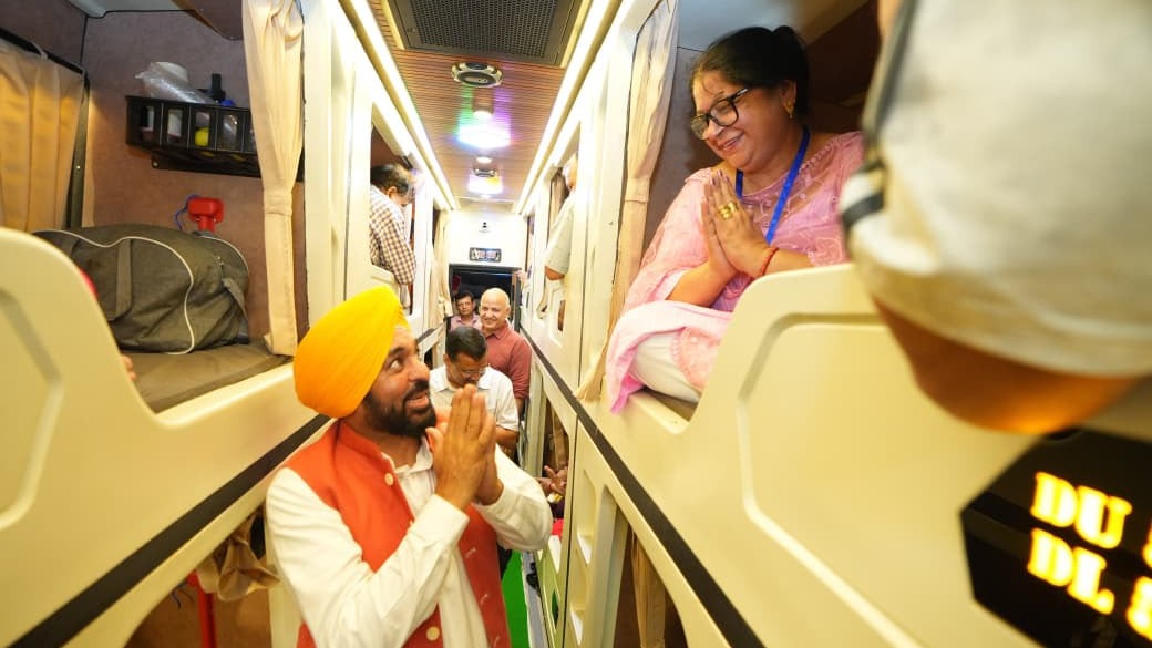Punjab CM Bhagwant Mann, Arvind Kejriwal flag off 15 pilgrim buses in Hoshiarpur