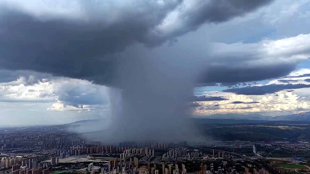Cloudburst triggers flash flood in Kargil; mud and boulders sweep through stream