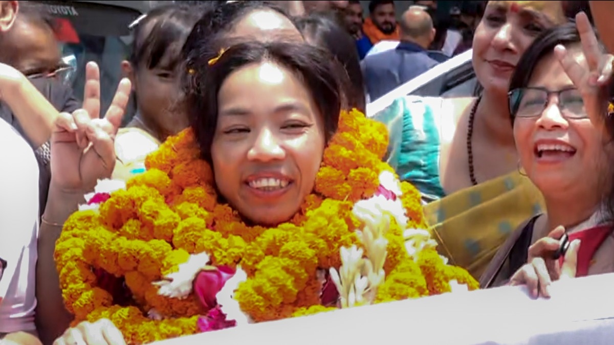 Commonwealth Games medallists Mirabai Chanu and Lovepreet Singh receive a heroes’ welcome on return to India