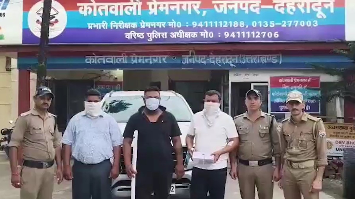 देहरादून में पार्किंग विवाद हिंसक हुआ: युवक ने दिखाई पिस्तौल, तीन गिरफ्तार