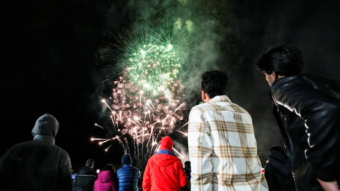 The resolution urged people across California to join the celebrations. Diwali